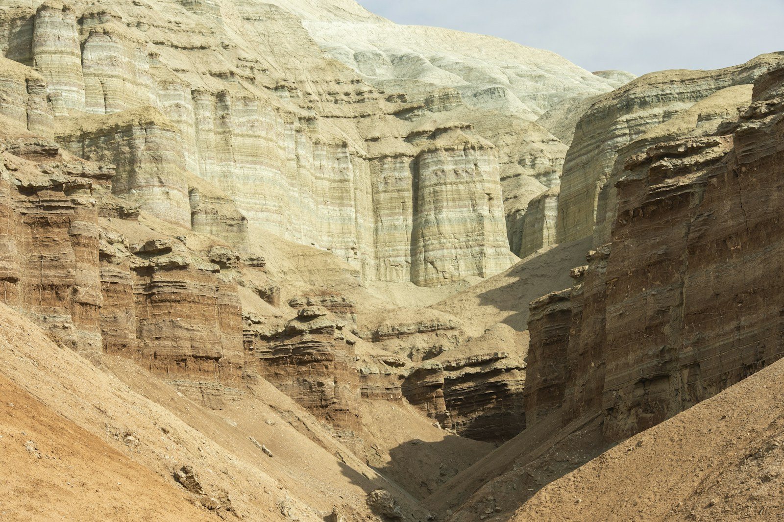 Layered pale rock walls in Altyn-Emel National Park